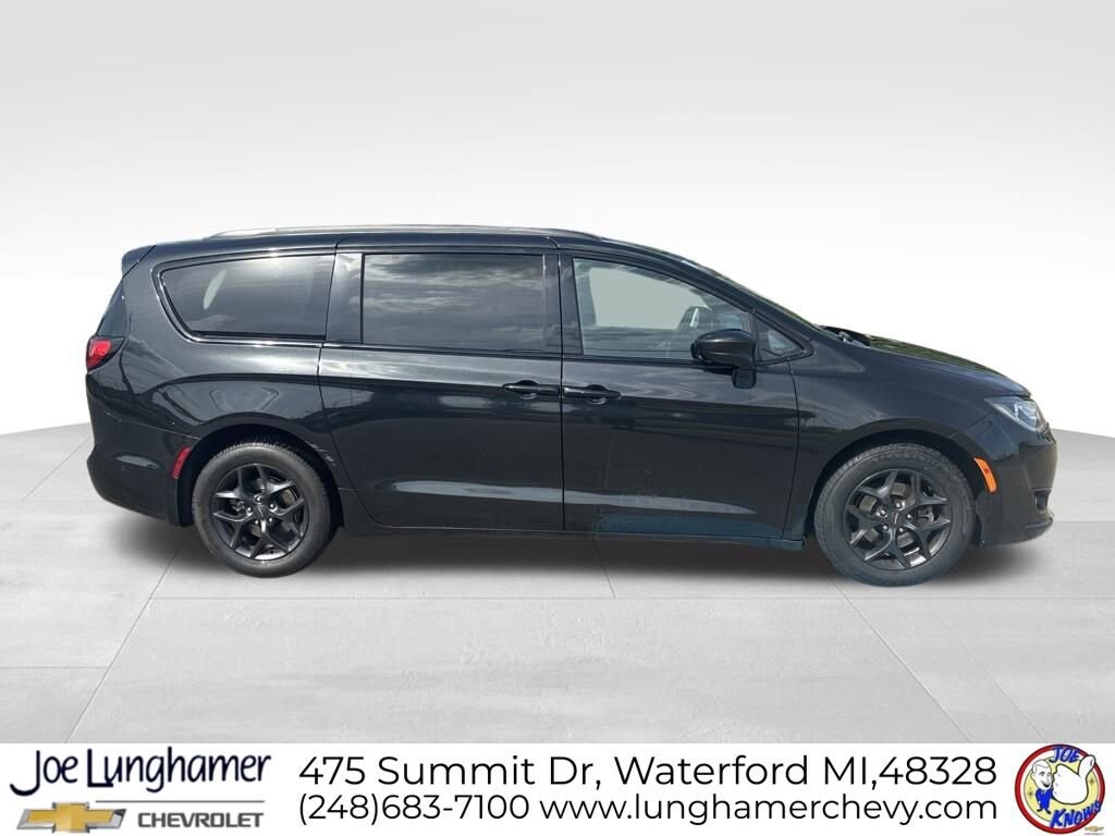 Used 2019 Chrysler Pacifica Touring L Minivan