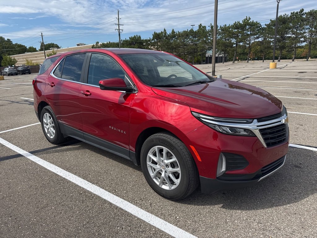 2024 Chevrolet Equinox LT photo 2