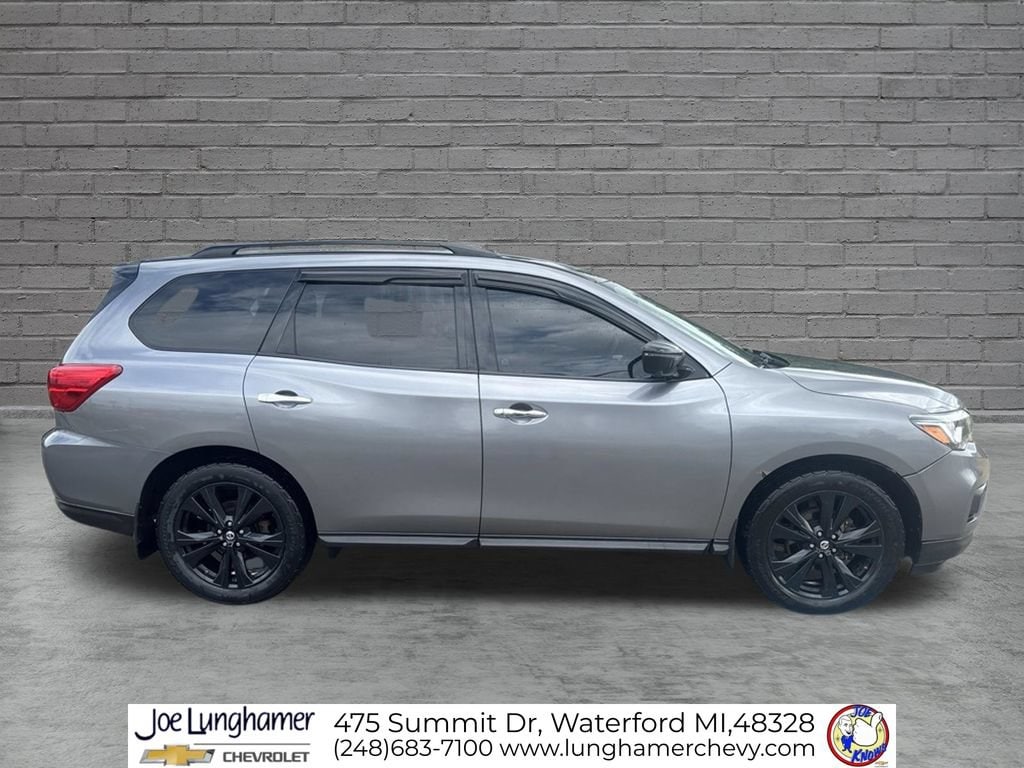 Used 2018 Nissan Pathfinder SL with VIN 5N1DR2MM3JC654471 for sale in Waterford, MI