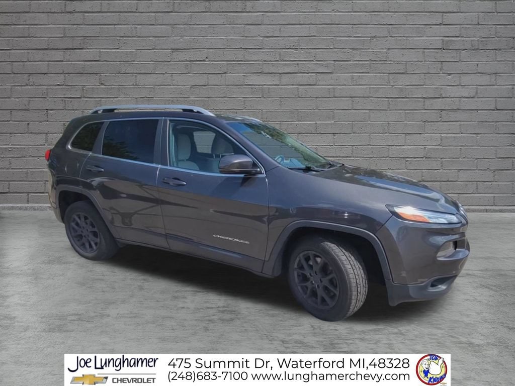 Used 2017 Jeep Cherokee Latitude with VIN 1C4PJLCB9HW585244 for sale in Waterford, MI