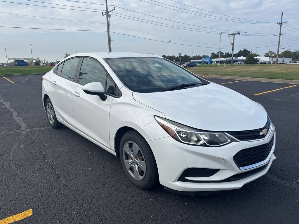 2018 Chevrolet Cruze LS photo 2