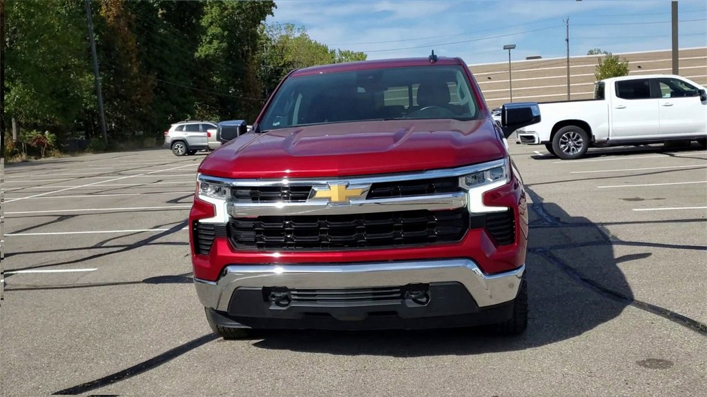 2023 Chevrolet Silverado 1500 LT photo 3