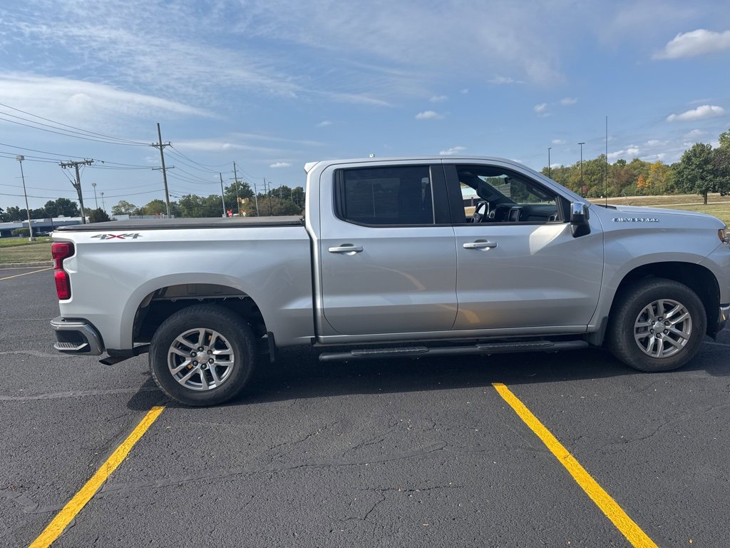 2021 Chevrolet Silverado 1500 LT photo 3