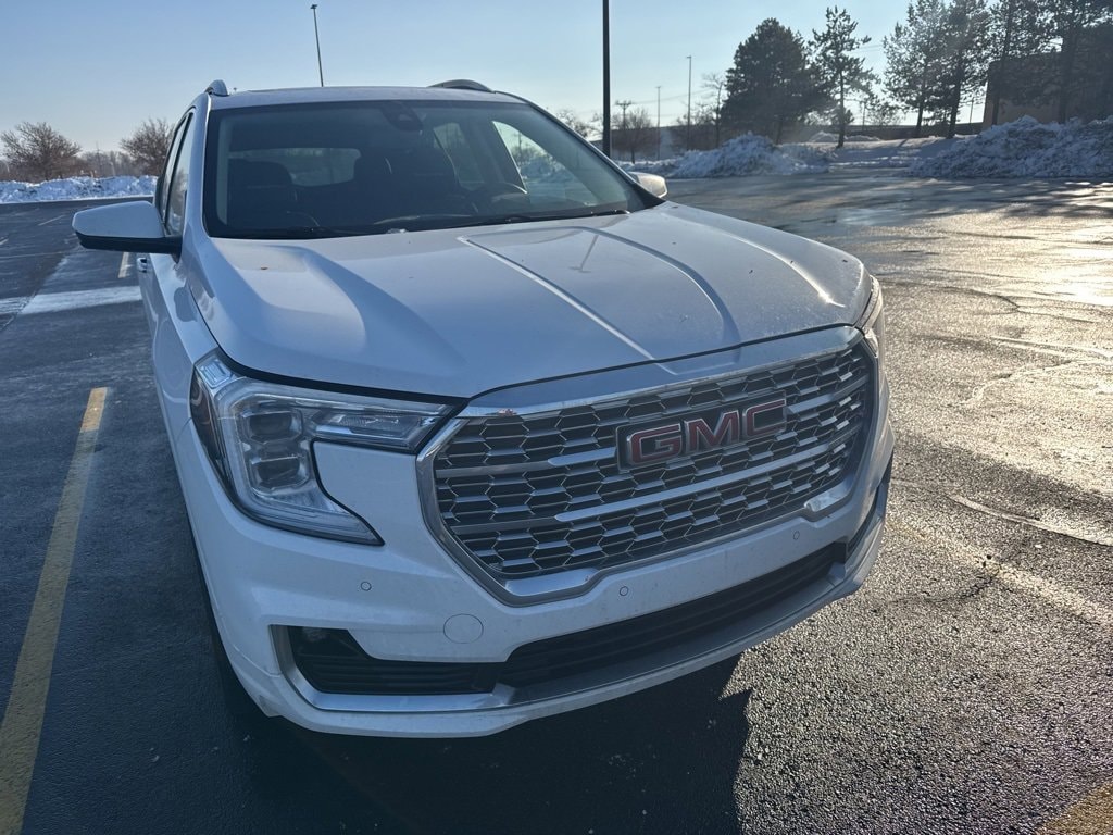 2023 GMC Terrain Denali's photo