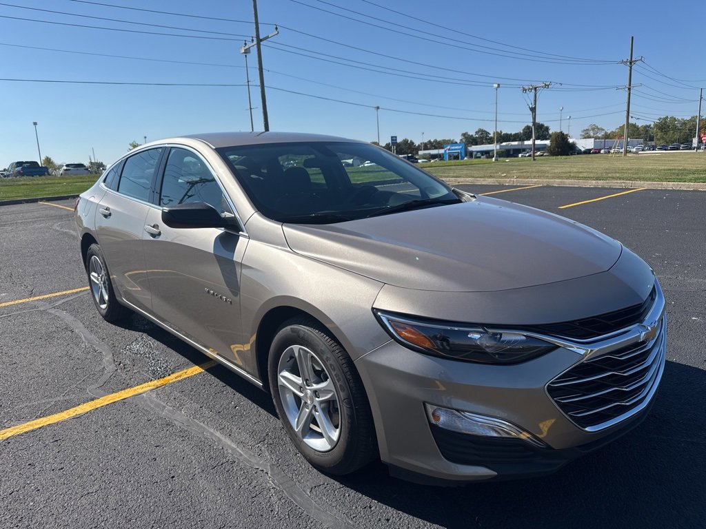 2022 Chevrolet Malibu LS photo 2