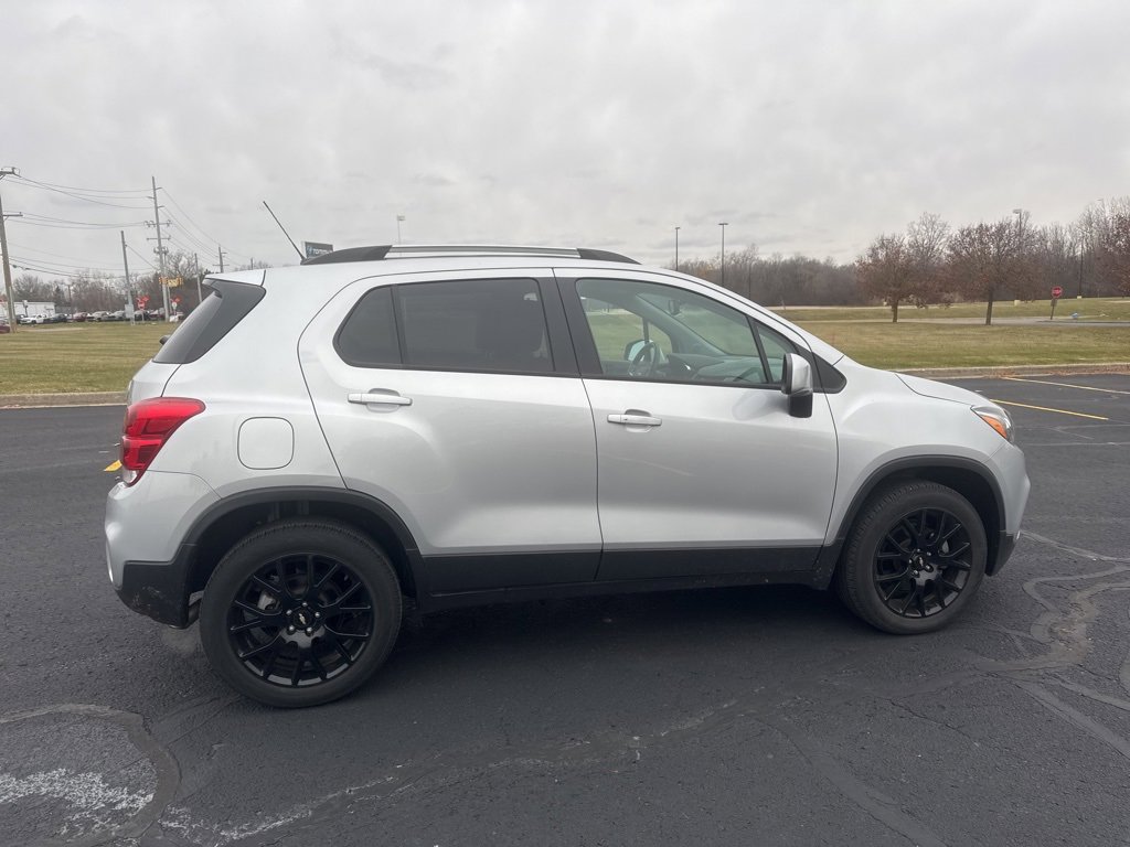 2022 Chevrolet Trax LT photo 3