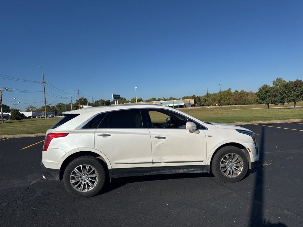 2019 Cadillac XT5 Luxury photo 2