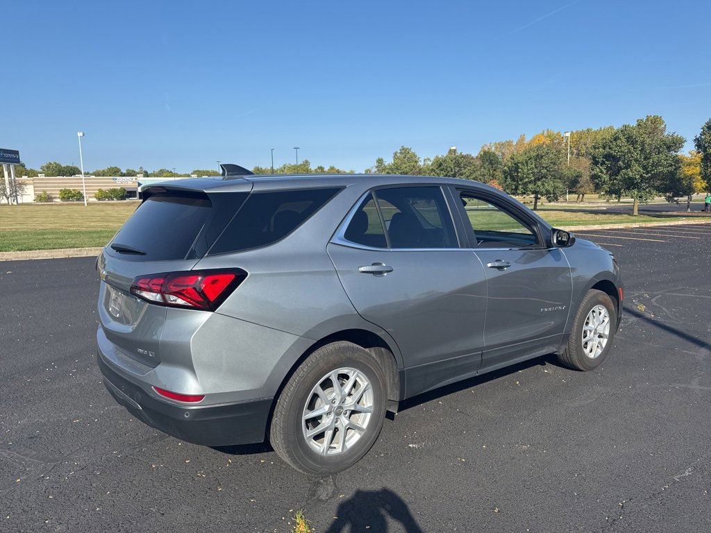 2024 Chevrolet Equinox LT photo 3