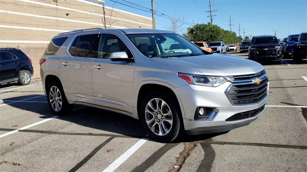 2018 Chevrolet Traverse Premier photo 2
