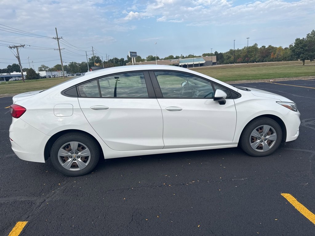 2018 Chevrolet Cruze LS photo 3
