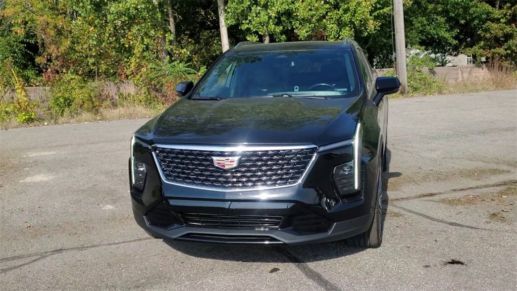 2024 Cadillac XT4 Premium Luxury photo 3