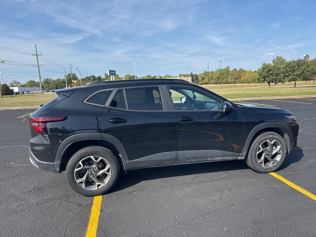 2024 Chevrolet Trax LT photo 3