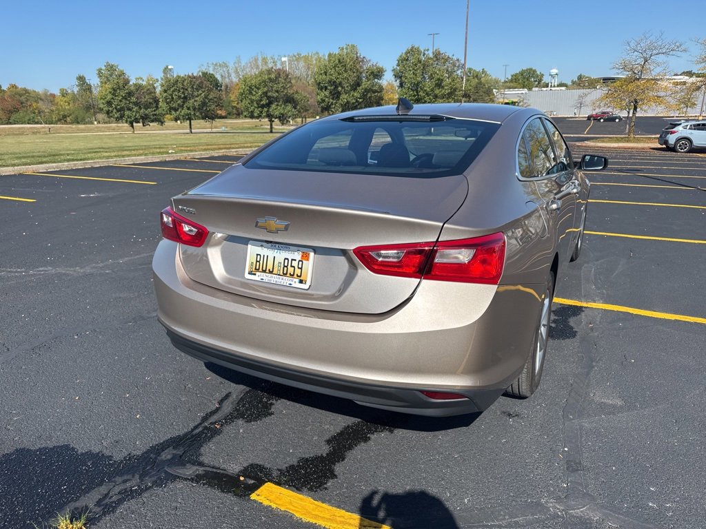 2022 Chevrolet Malibu LS photo 4