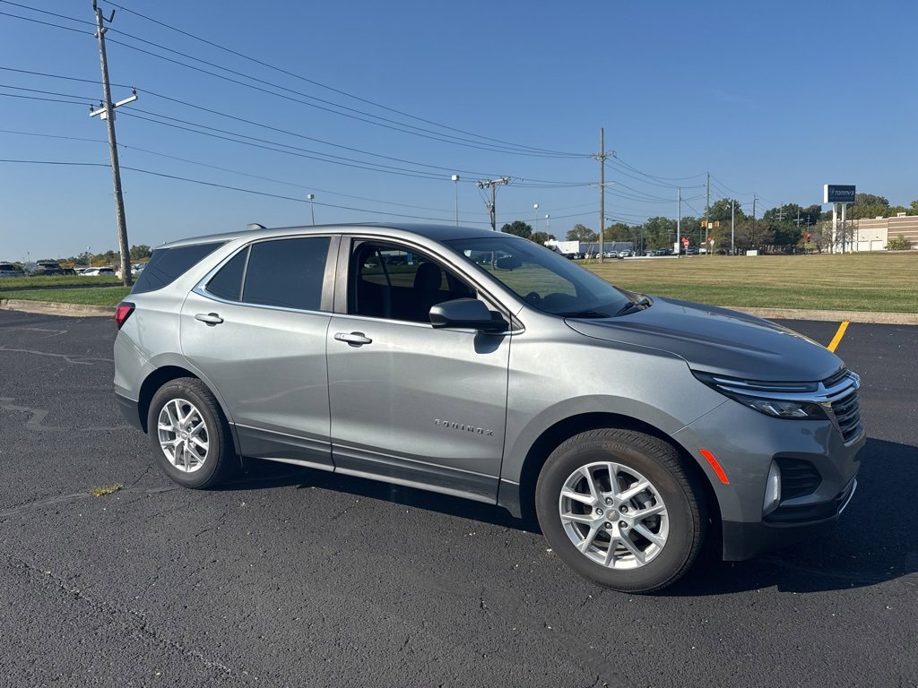 2024 Chevrolet Equinox LT photo 2