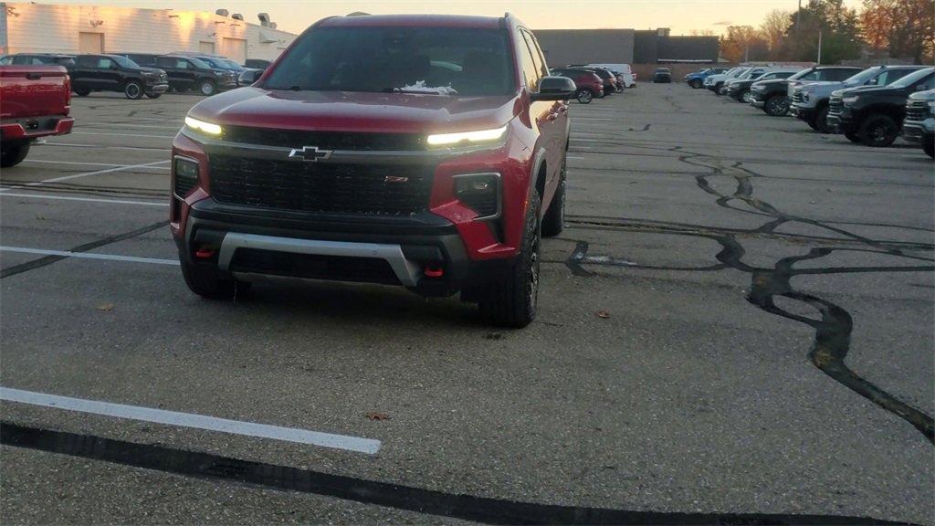 2024 Chevrolet Traverse Z71 photo 2