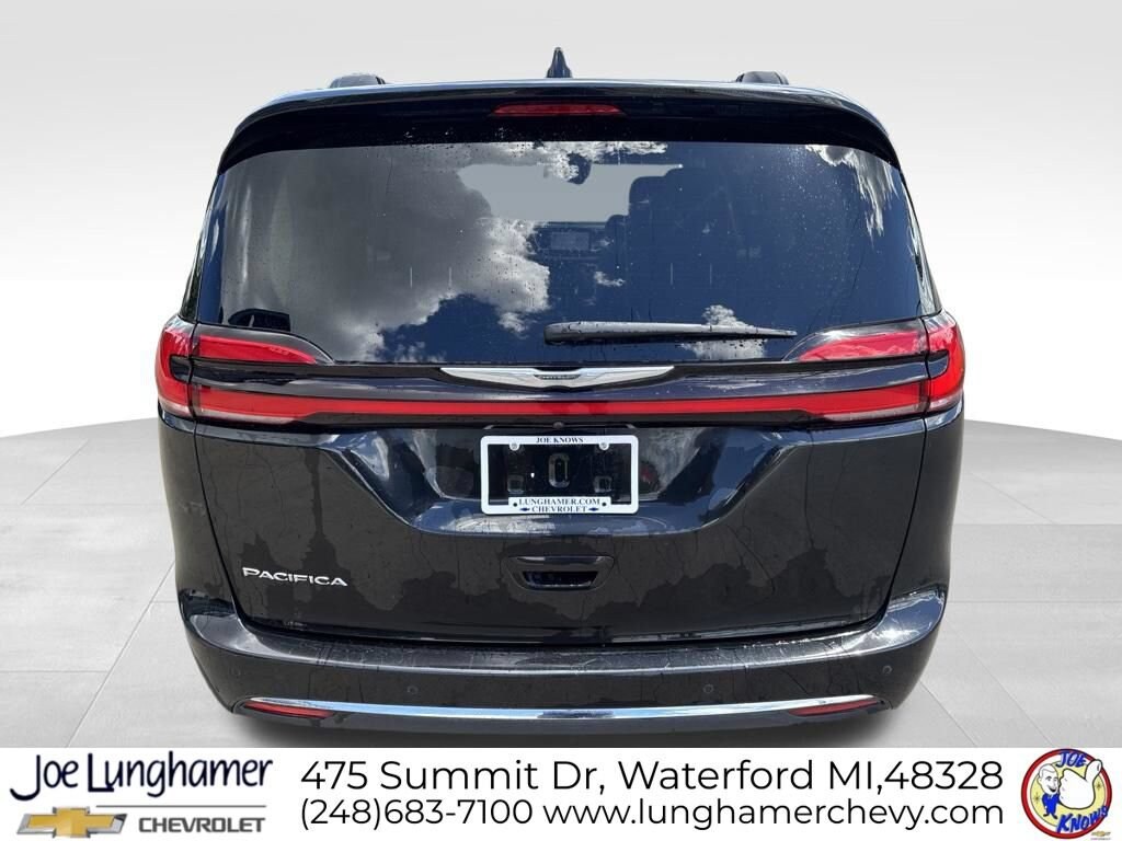 Used 2022 Chrysler Pacifica Touring L Minivan