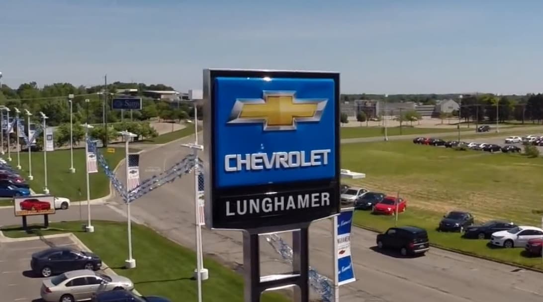 Joe Lunghamer Chevrolet dealer outdoor sign.