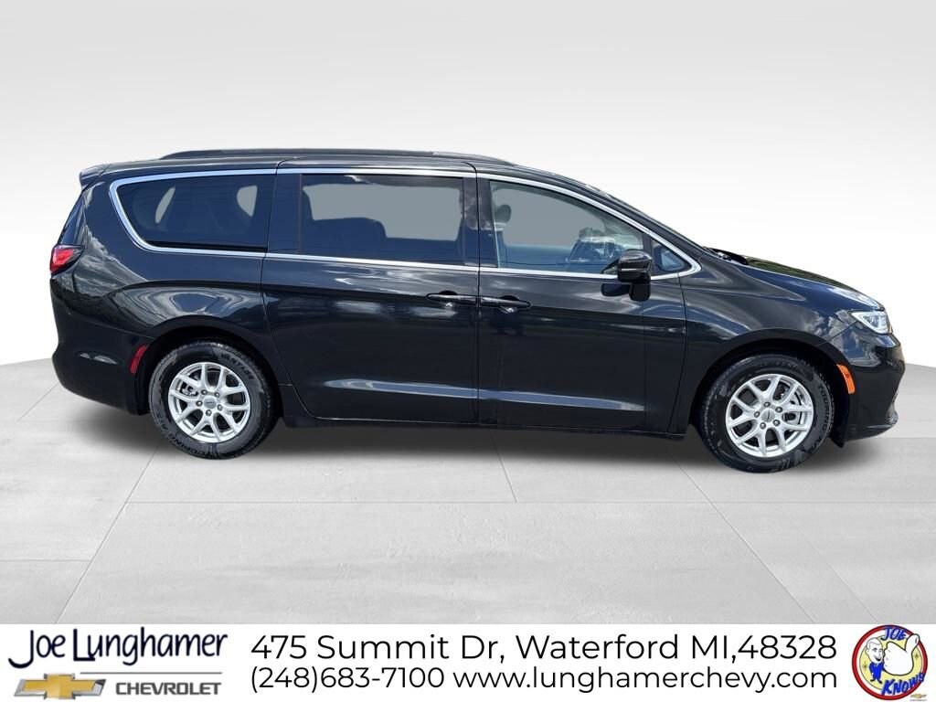 Used 2022 Chrysler Pacifica Touring L Minivan