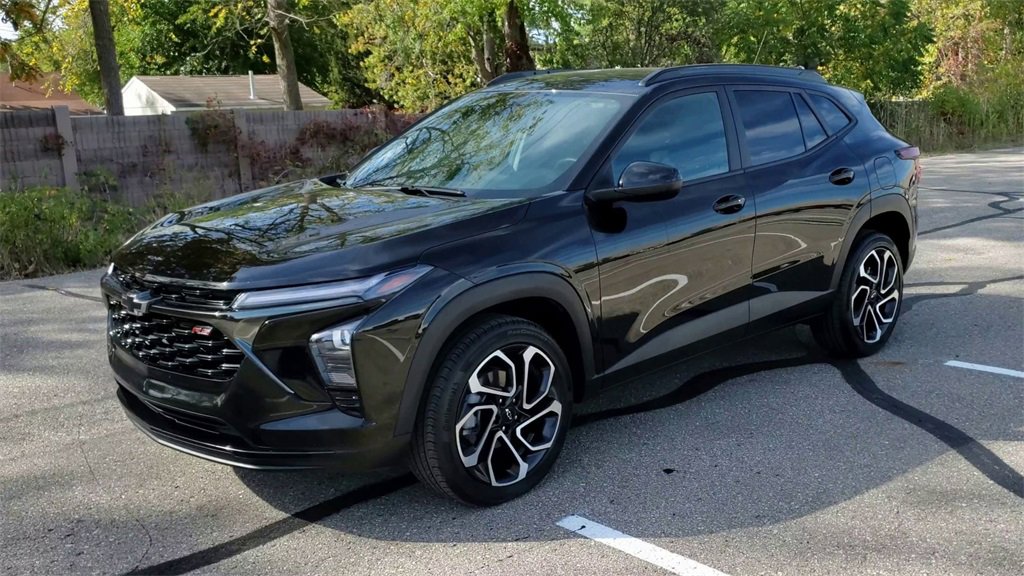 2024 Chevrolet Trax photo 2