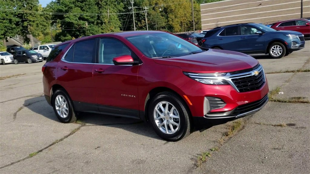 2024 Chevrolet Equinox LT photo 2