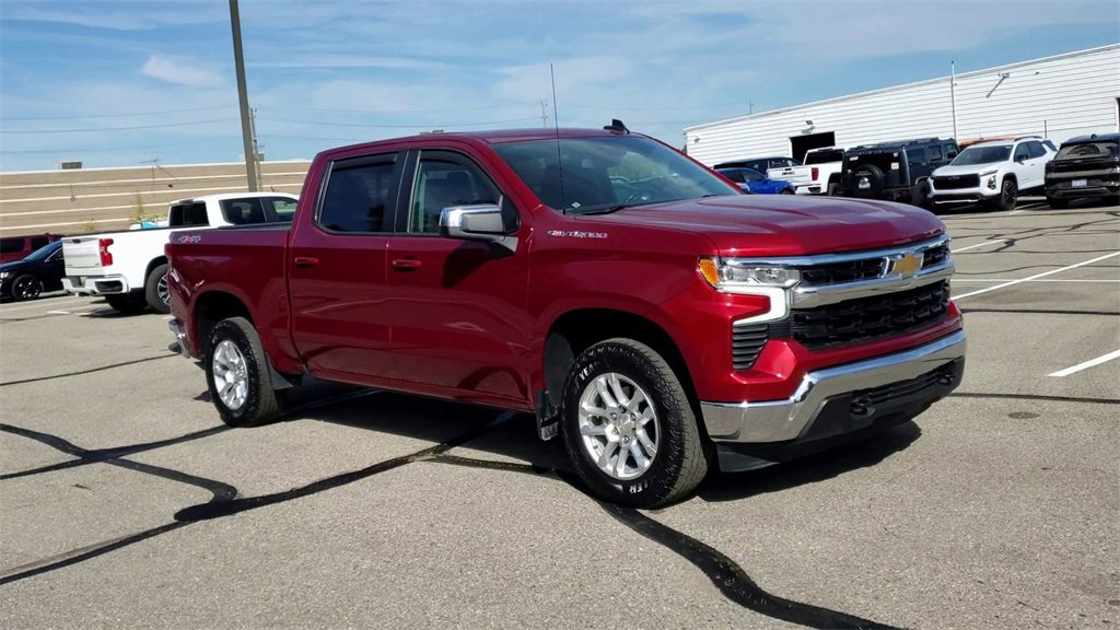 2023 Chevrolet Silverado 1500 LT photo 2