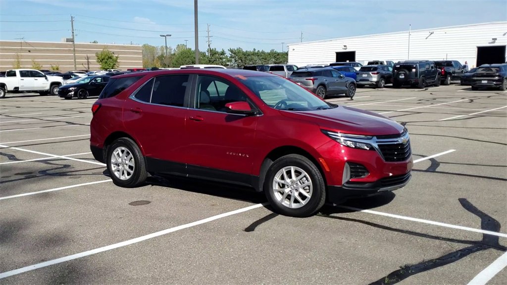 2023 Chevrolet Equinox LT photo 2