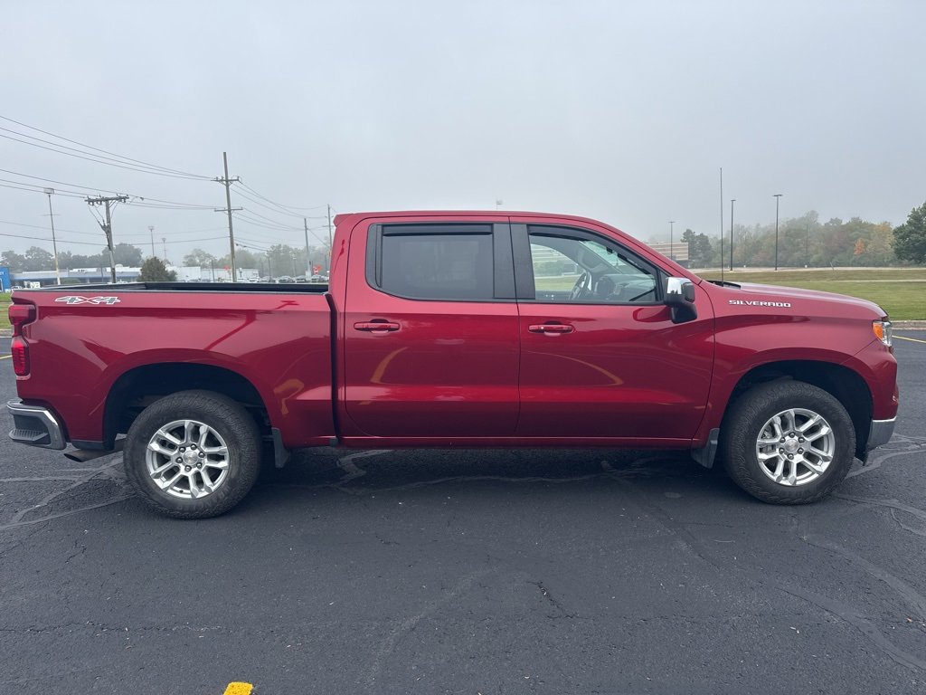 2023 Chevrolet Silverado 1500 LT photo 3