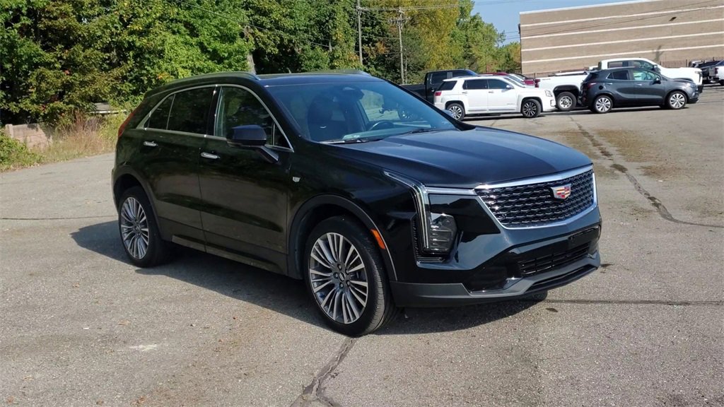 2024 Cadillac XT4 Premium Luxury photo 2