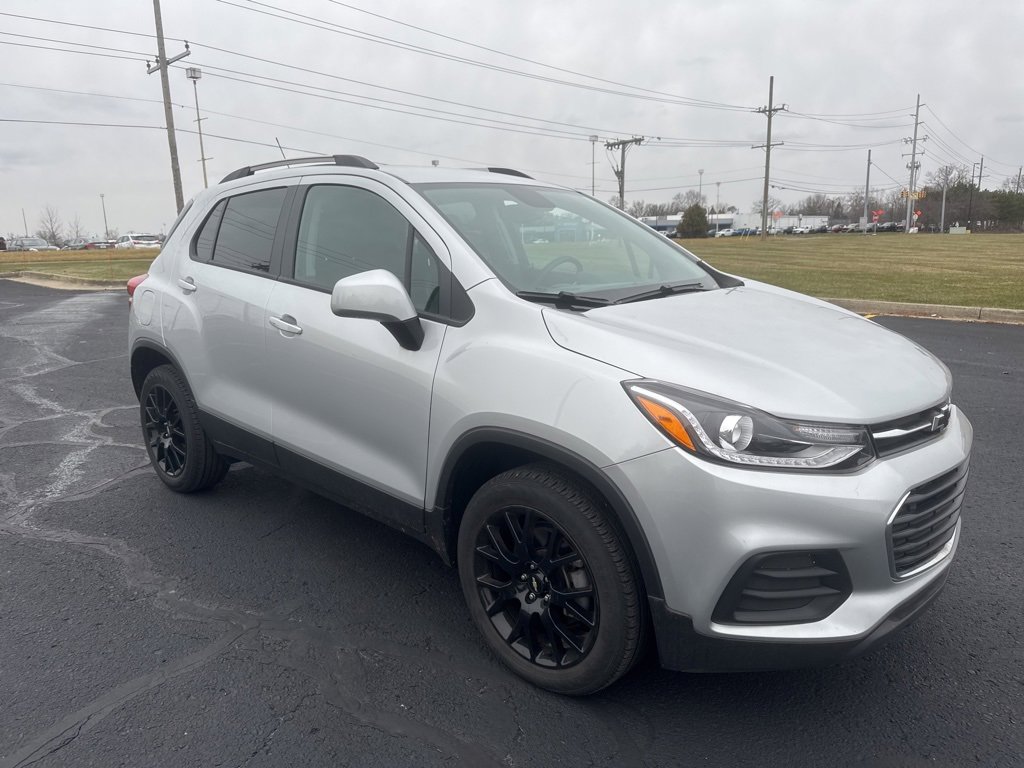 2022 Chevrolet Trax LT photo 2