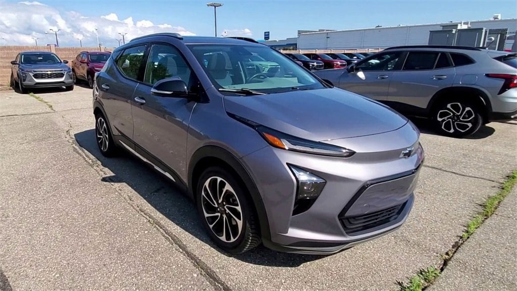 Used 2022 Chevrolet Bolt EUV Premier with VIN 1G1FZ6S04N4131778 for sale in Waterford Township, MI