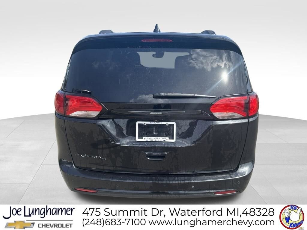 Used 2019 Chrysler Pacifica Touring L Minivan