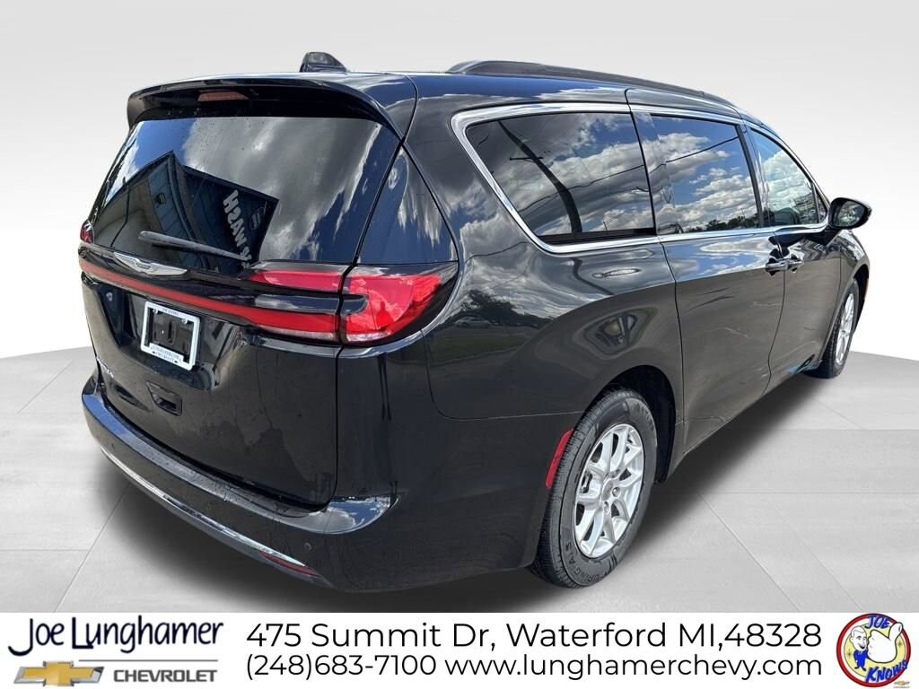 Used 2022 Chrysler Pacifica Touring L Minivan