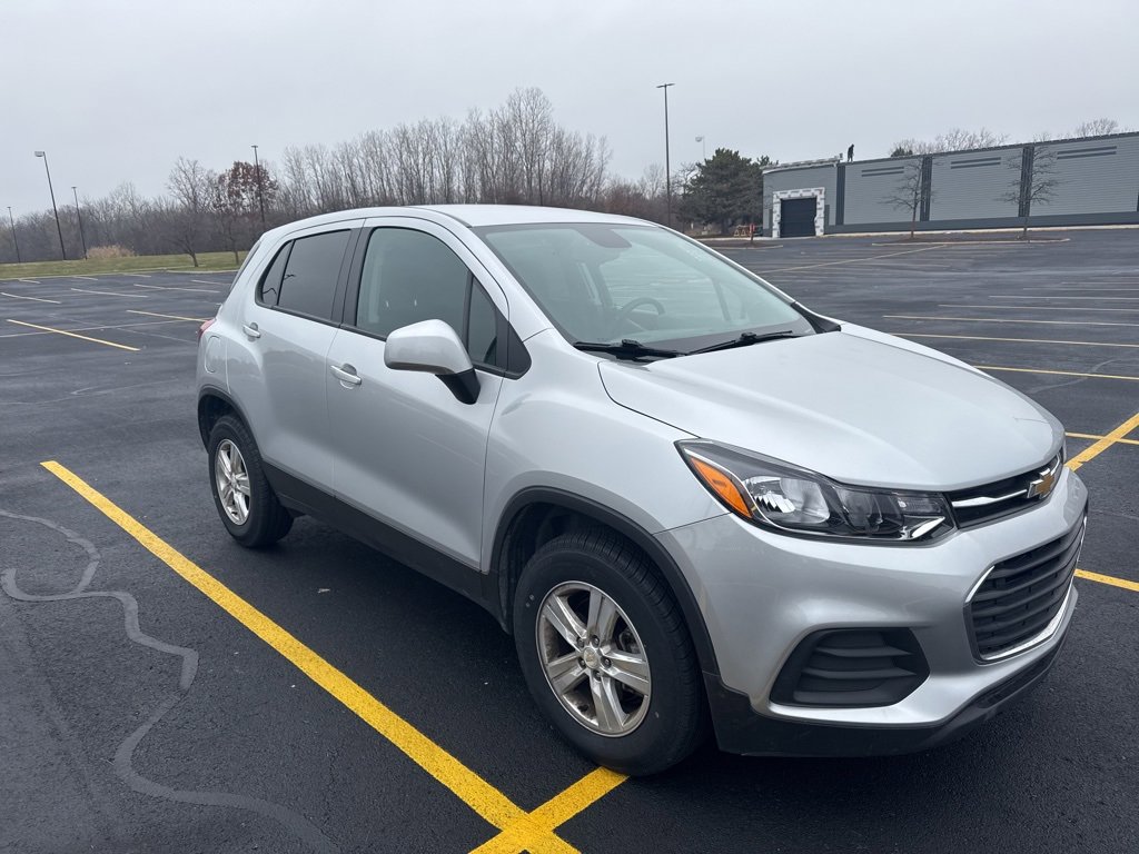 2021 Chevrolet Trax LS photo 2