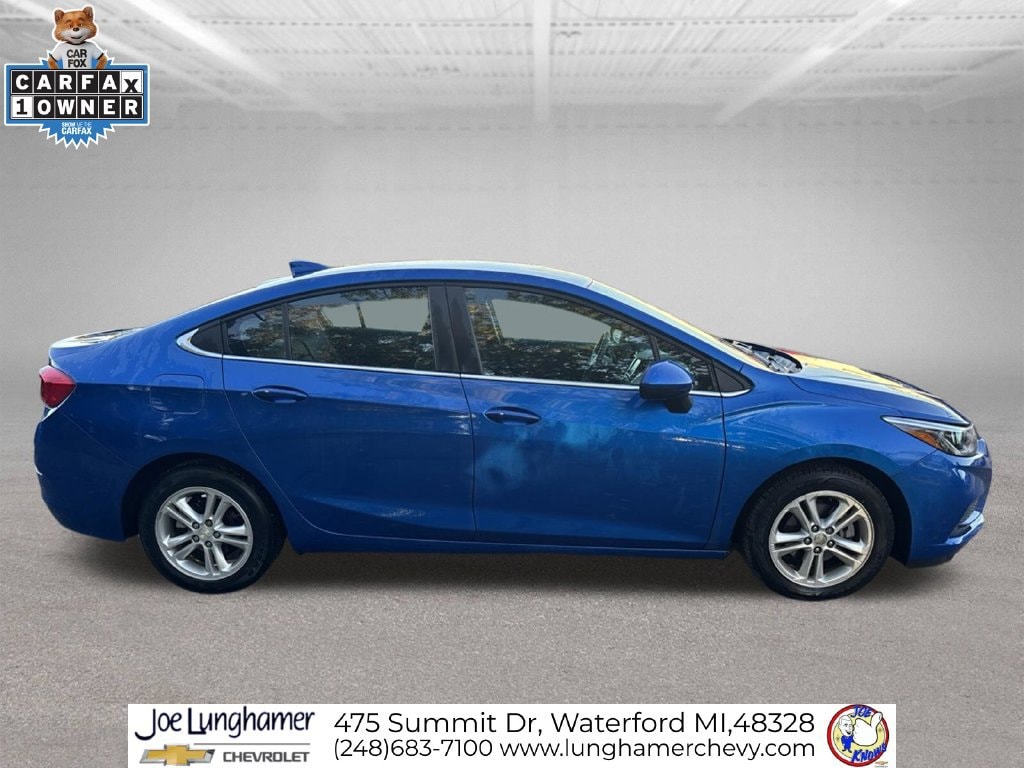 Used 2017 Chevrolet Cruze LT with VIN 1G1BE5SM0H7113269 for sale in Waterford, MI