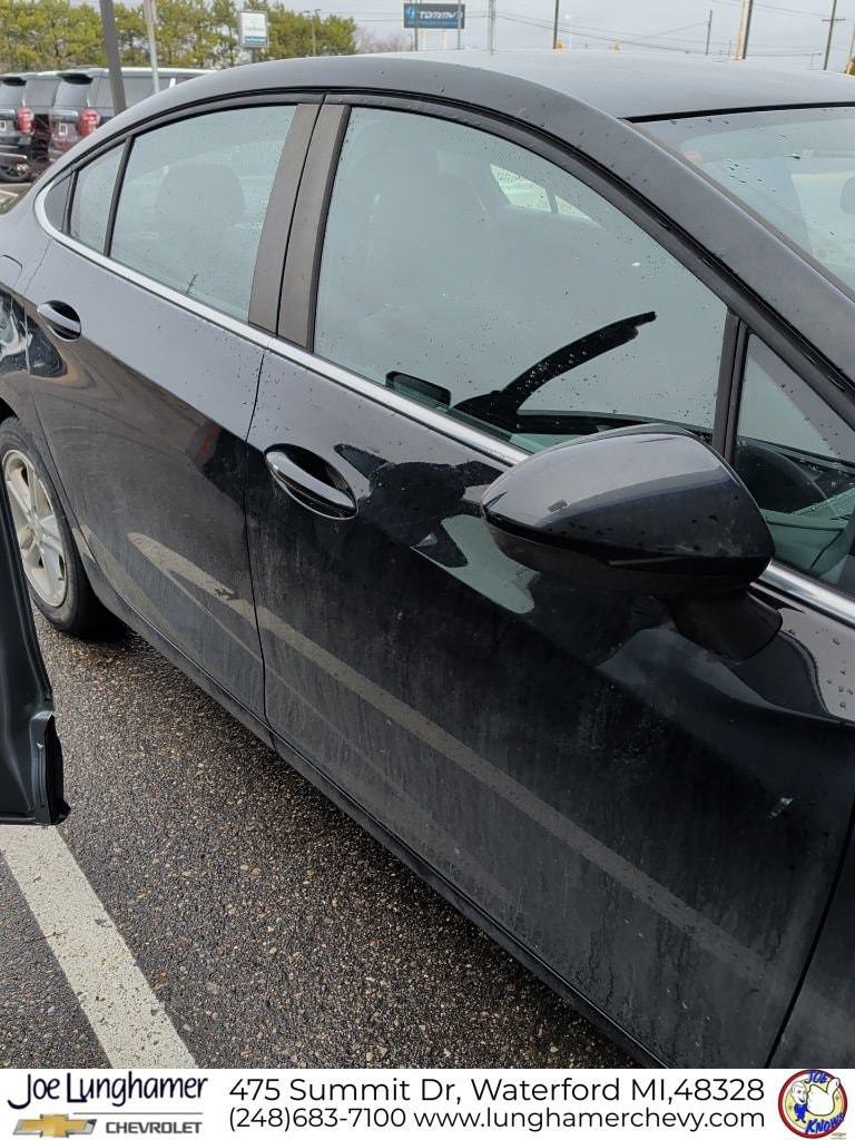 Used 2017 Chevrolet Cruze LT with VIN 1G1BE5SM2H7176762 for sale in Waterford Township, MI