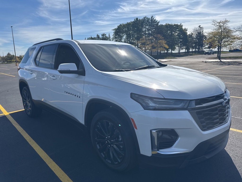 2023 Chevrolet Traverse RS photo 2