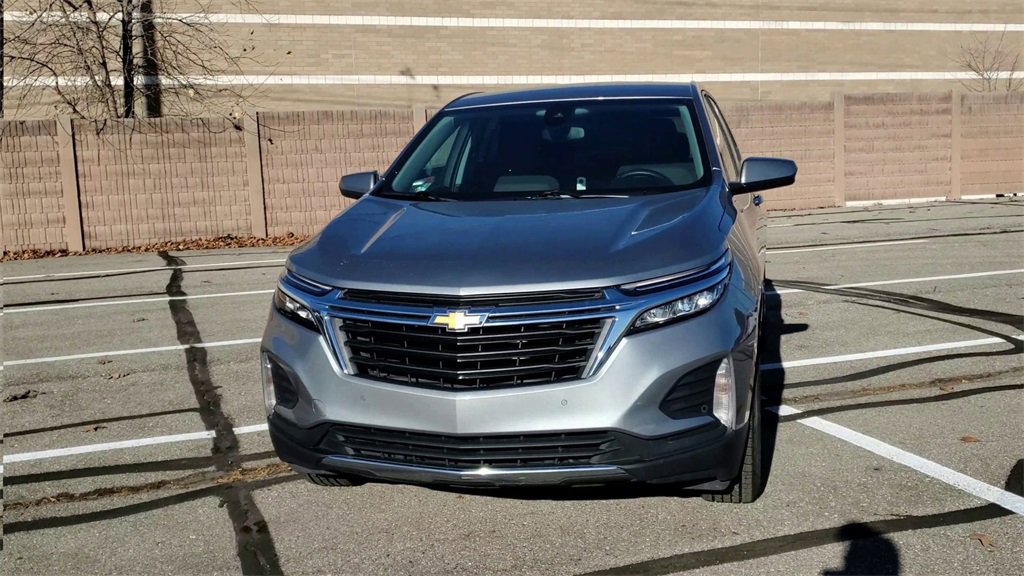 2024 Chevrolet Equinox LT photo 3