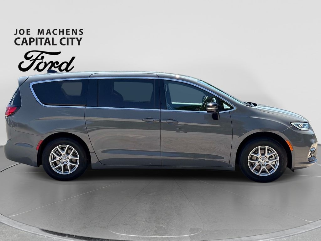 Used 2025 Chrysler Pacifica Select Minivan/Van