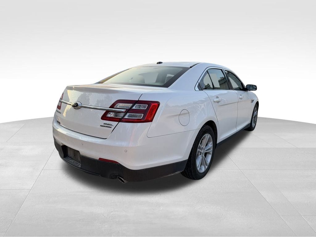 2016 Ford Taurus SEL photo 4