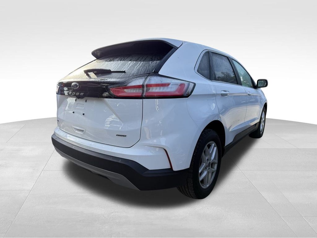 2022 Ford Edge SEL photo 3