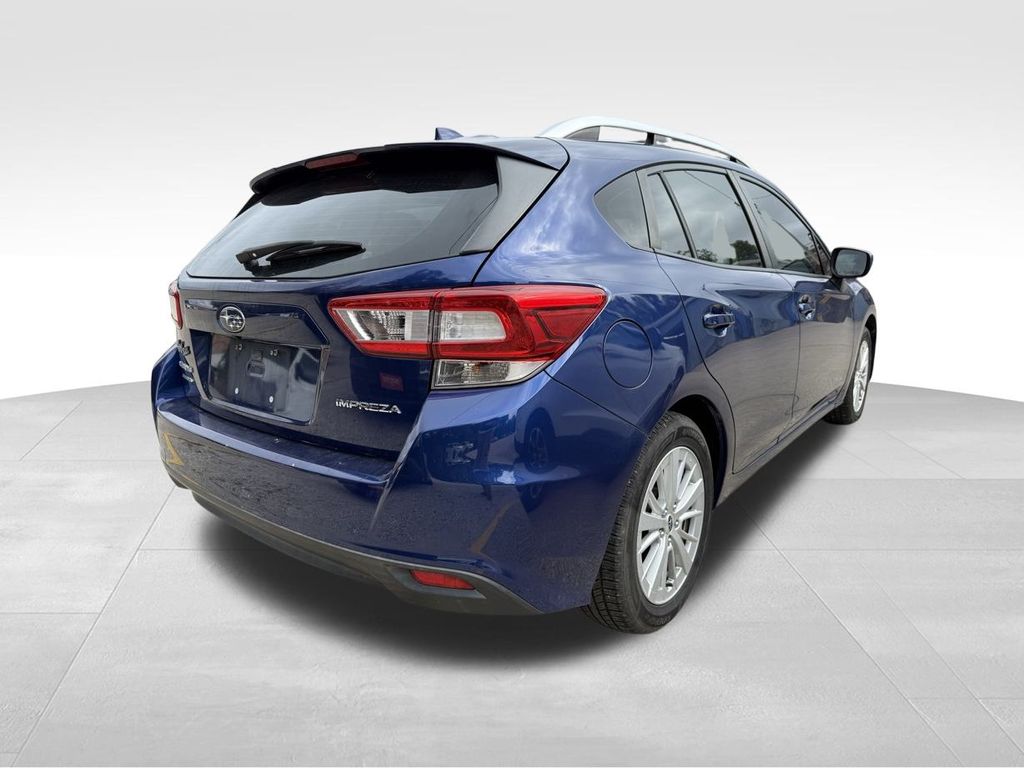 2018 Subaru Impreza 2.0i Premium photo 3
