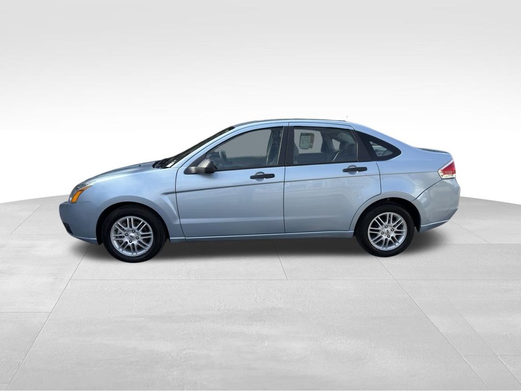 2009 Ford Focus SE photo 3
