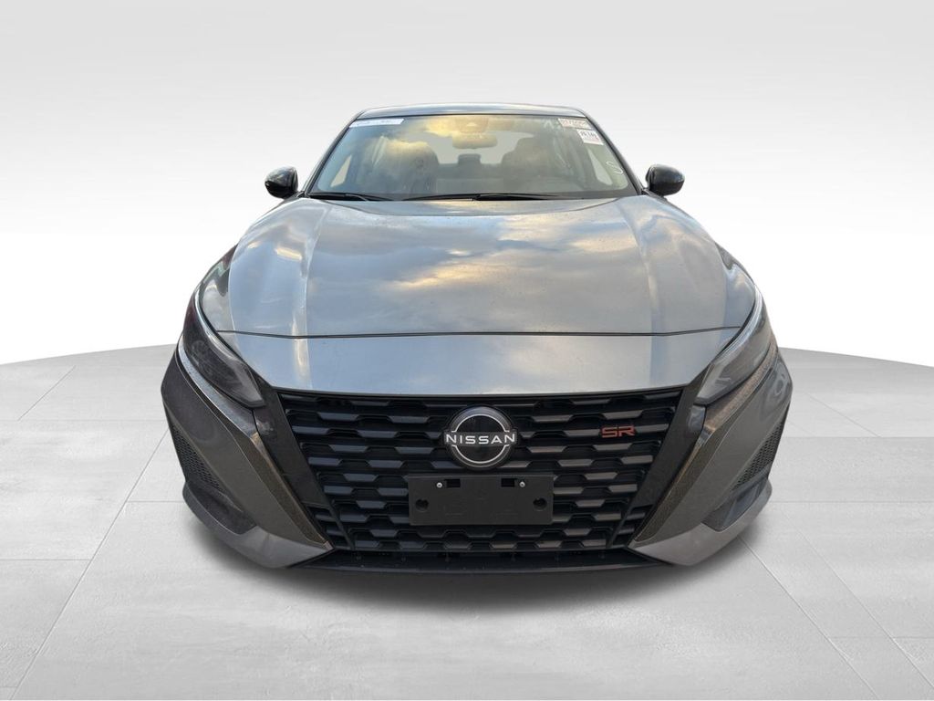 2023 Nissan Altima 2.5 SR photo 3