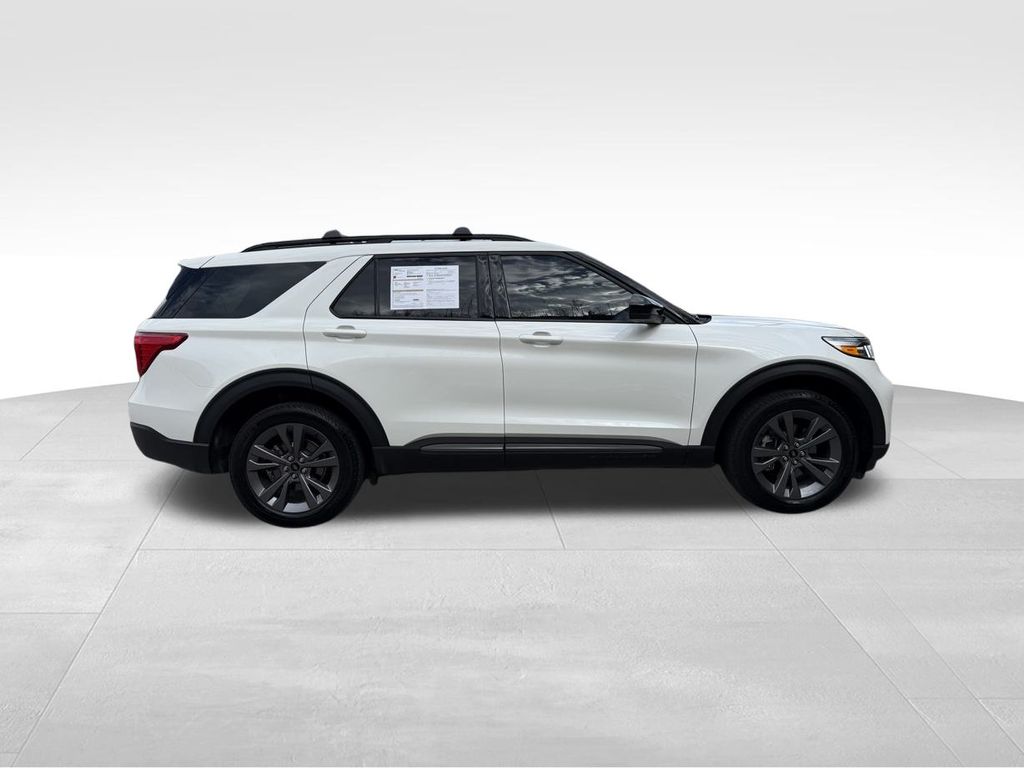2024 Ford Explorer XLT photo 4