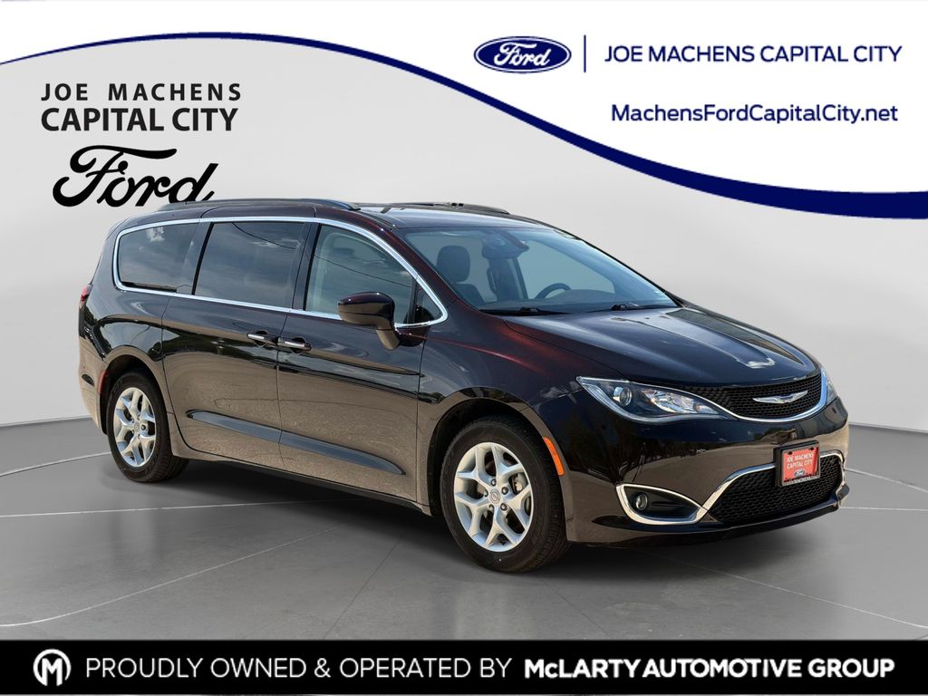 2018 Chrysler Pacifica Touring Plus's photo
