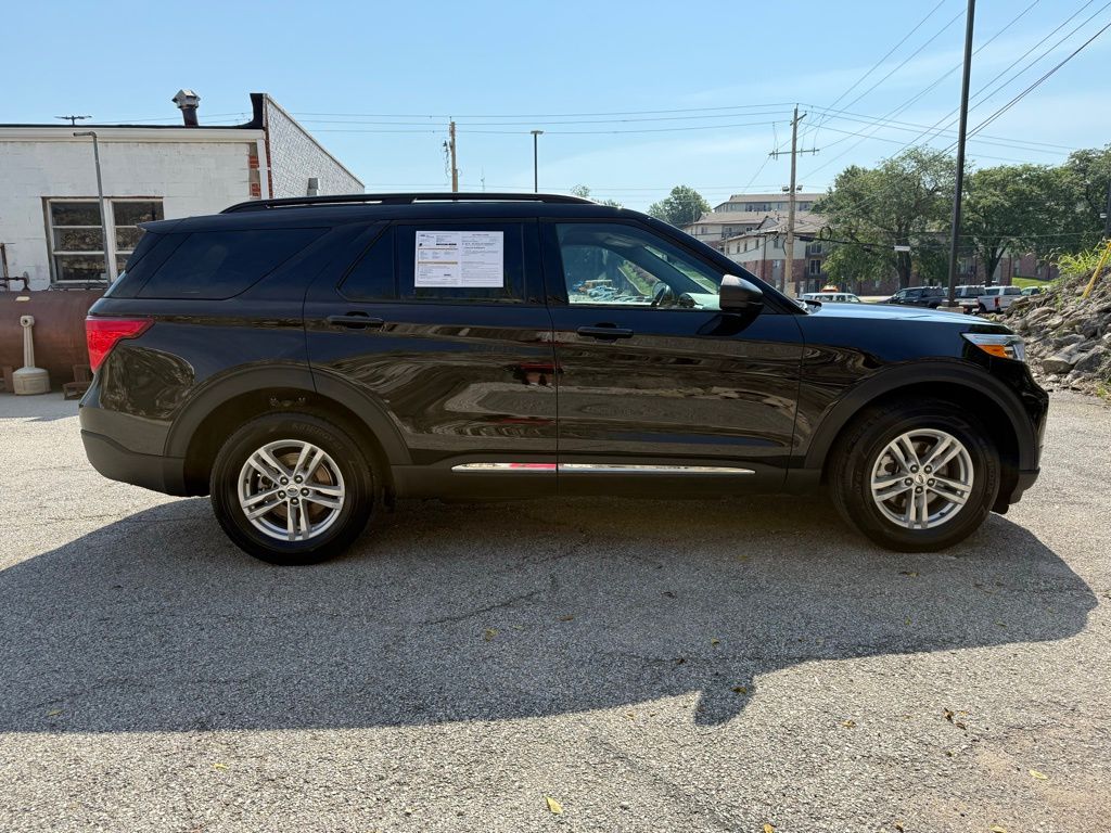 2023 Ford Explorer XLT photo 3