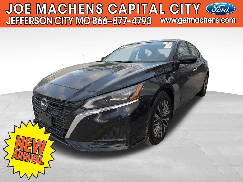 2023 Nissan Altima 2.5 SV photo 2