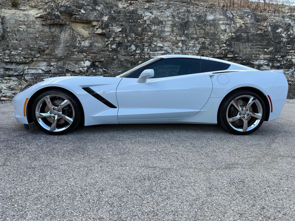 2018 Chevrolet Corvette Stingray Z51 2LT photo 3