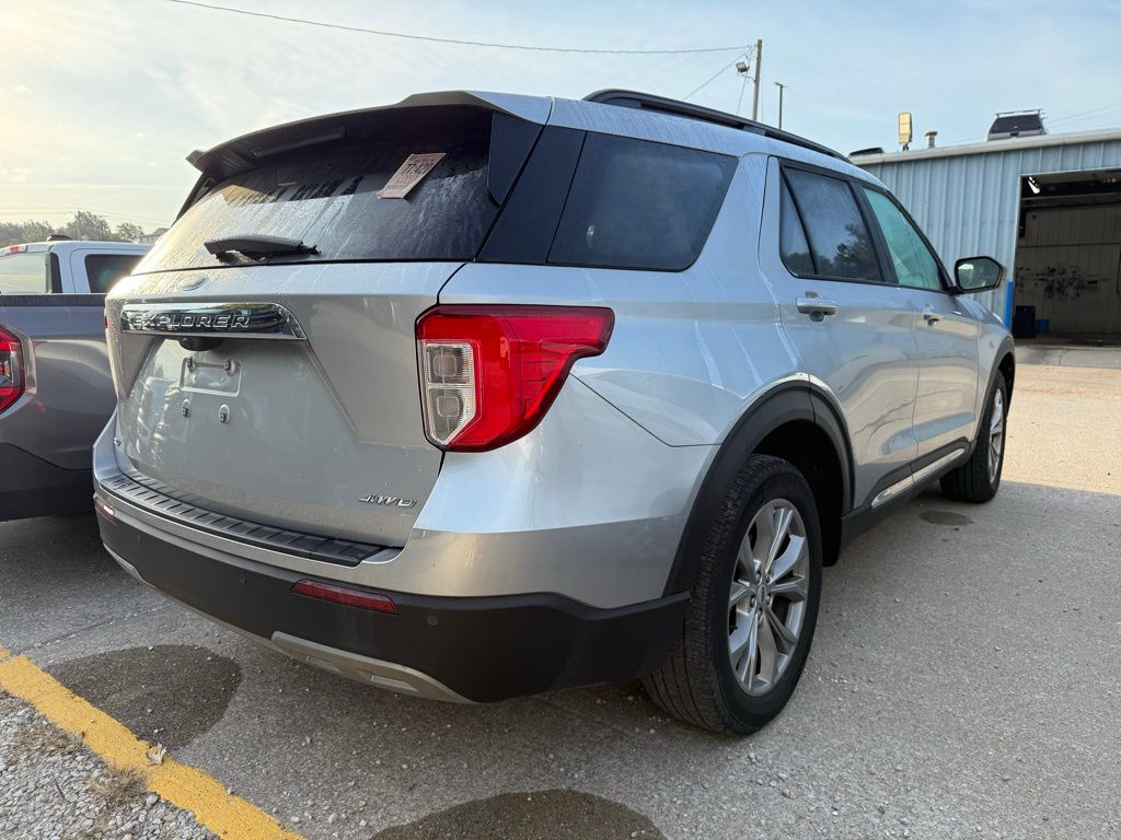 2023 Ford Explorer XLT photo 2