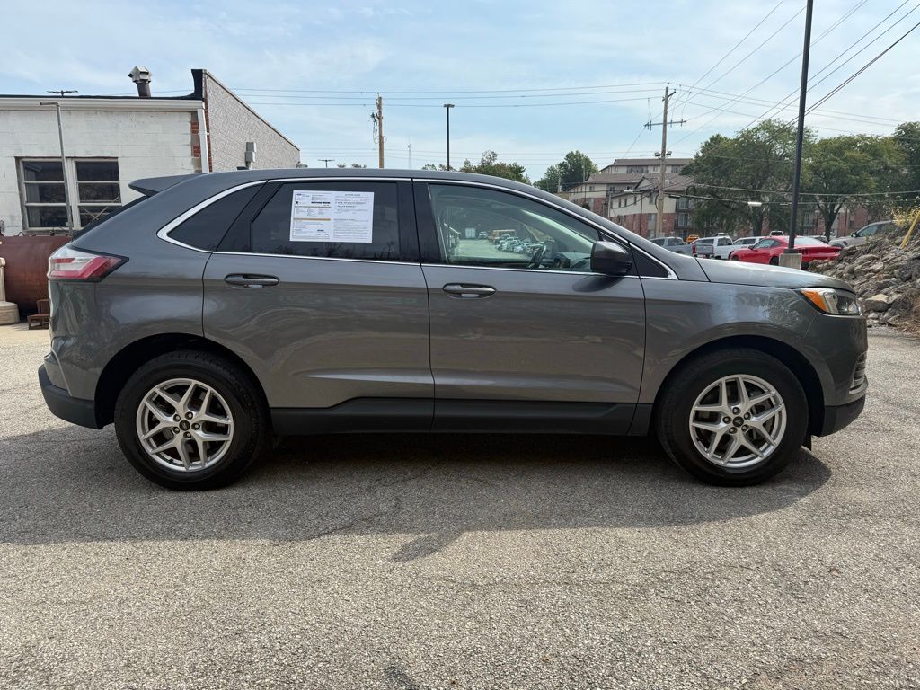2024 Ford Edge SEL photo 4